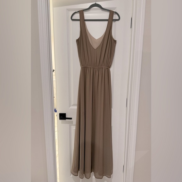 Show me your Mumu Kendall chiffon maxi dress in dune - Picture 3 of 8